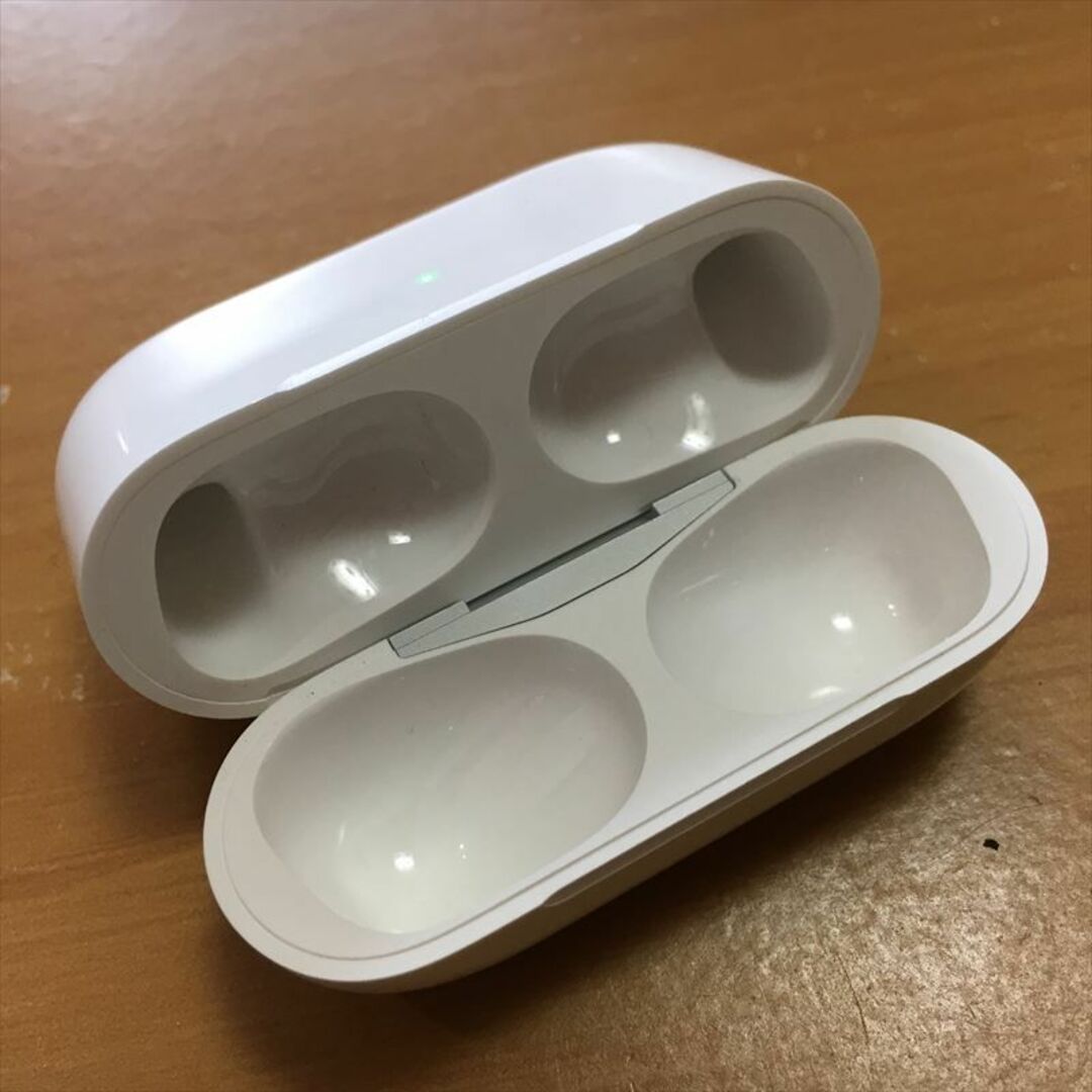 1) Apple純正 AirPods Pro 第2世代 充電ケース A2700 6