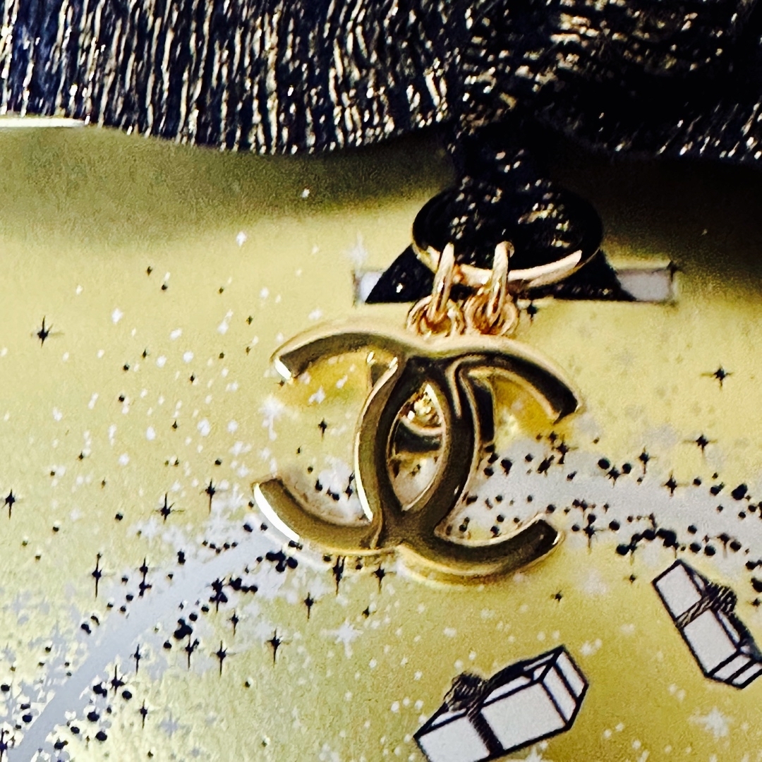 CHANEL BEAUTY 2023 COLLECTIBLE GOLD PLATED CHARMS WITH CLASP/HTF/BN/LIMITED