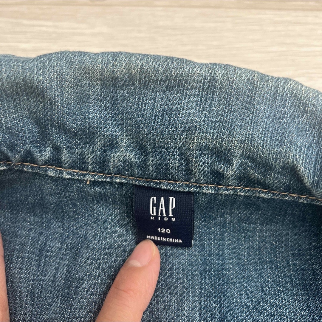 GAP(ギャップ)のデニム　上着　ギャップ　GAP ジージャン　Gジャン　デニムジャケット キッズ/ベビー/マタニティのキッズ服女の子用(90cm~)(ジャケット/上着)の商品写真