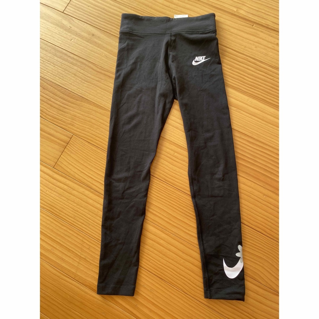 NIKE(ナイキ)のNIKE ナイキ　レギンス　M150cm 美品　黒　タイツ キッズ/ベビー/マタニティのキッズ服女の子用(90cm~)(パンツ/スパッツ)の商品写真