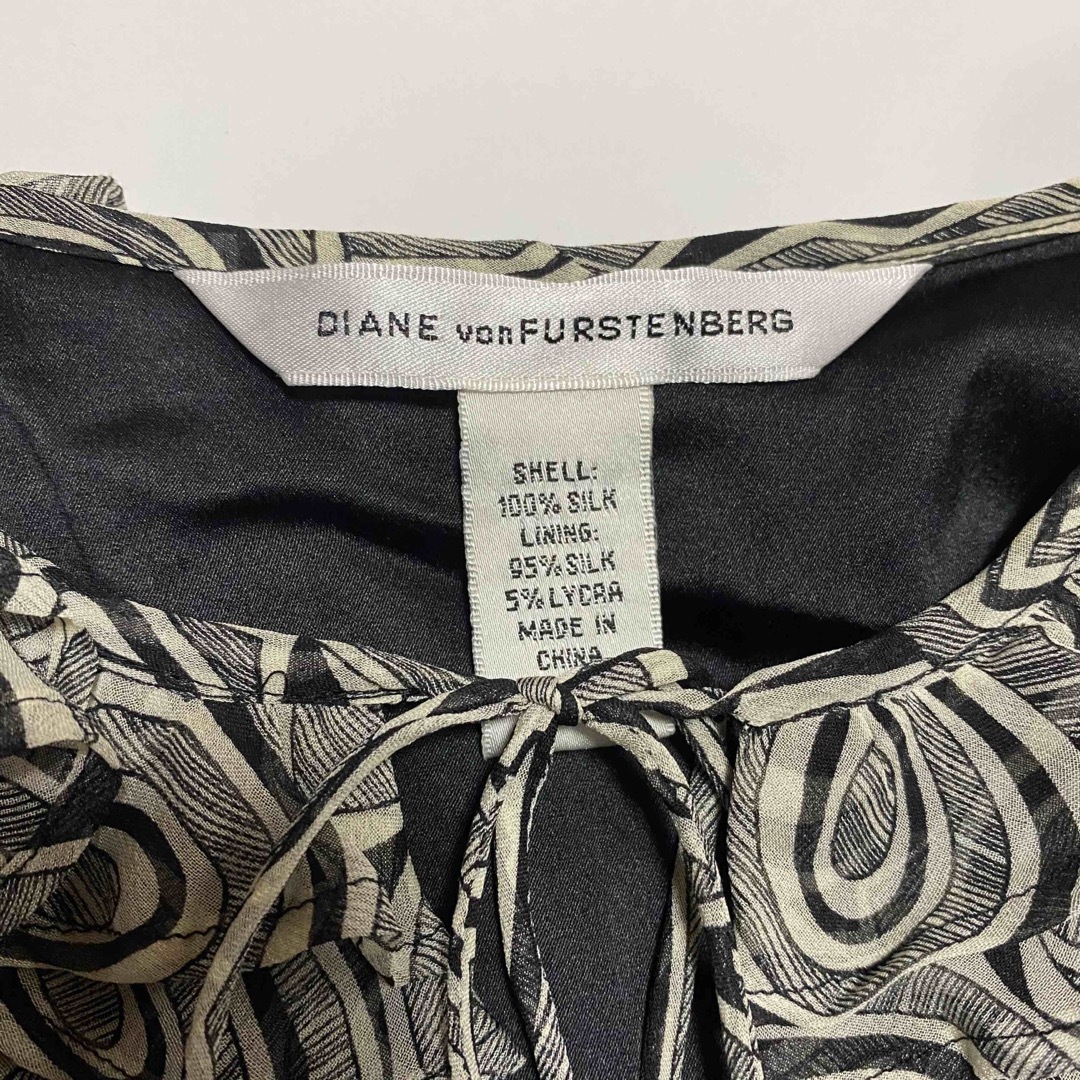 DIANE von FURSTENBERG(ダイアンフォンファステンバーグ)の【DIANE von FURSTENBERG】 幾何学プリントシフォンワンピース レディースのワンピース(ロングワンピース/マキシワンピース)の商品写真