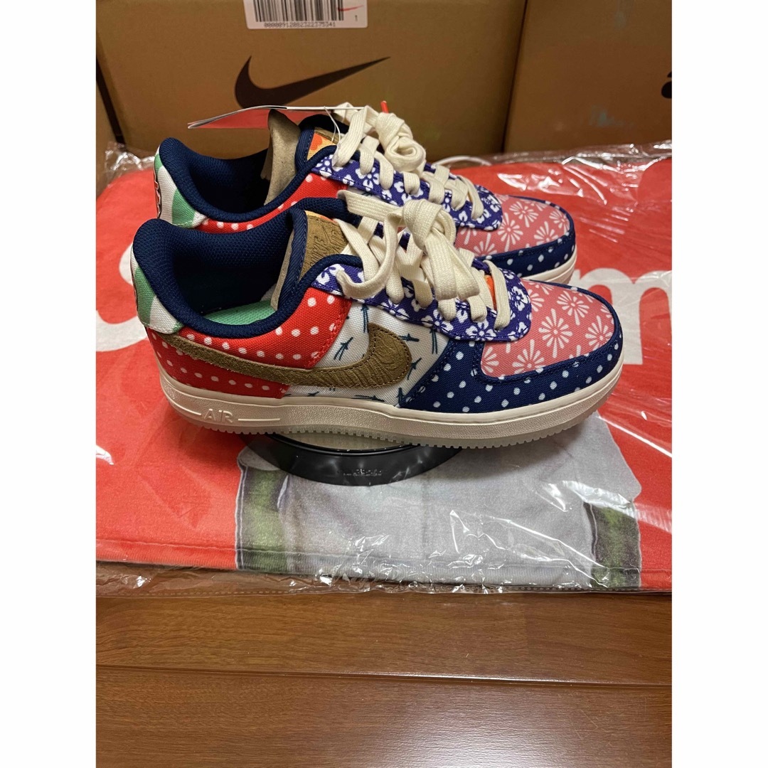 送料込み！　NIKE WMNS AIR FORCE 1 RETRO SUMMER