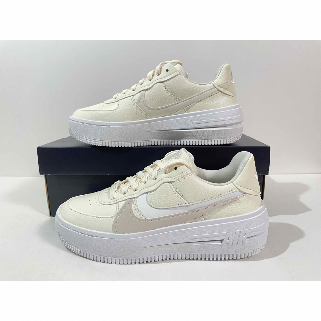 NIKE(ナイキ)の【新品】23.5cmNIKE エアフォース1 プラットフォーム ペールアイボリー レディースの靴/シューズ(スニーカー)の商品写真