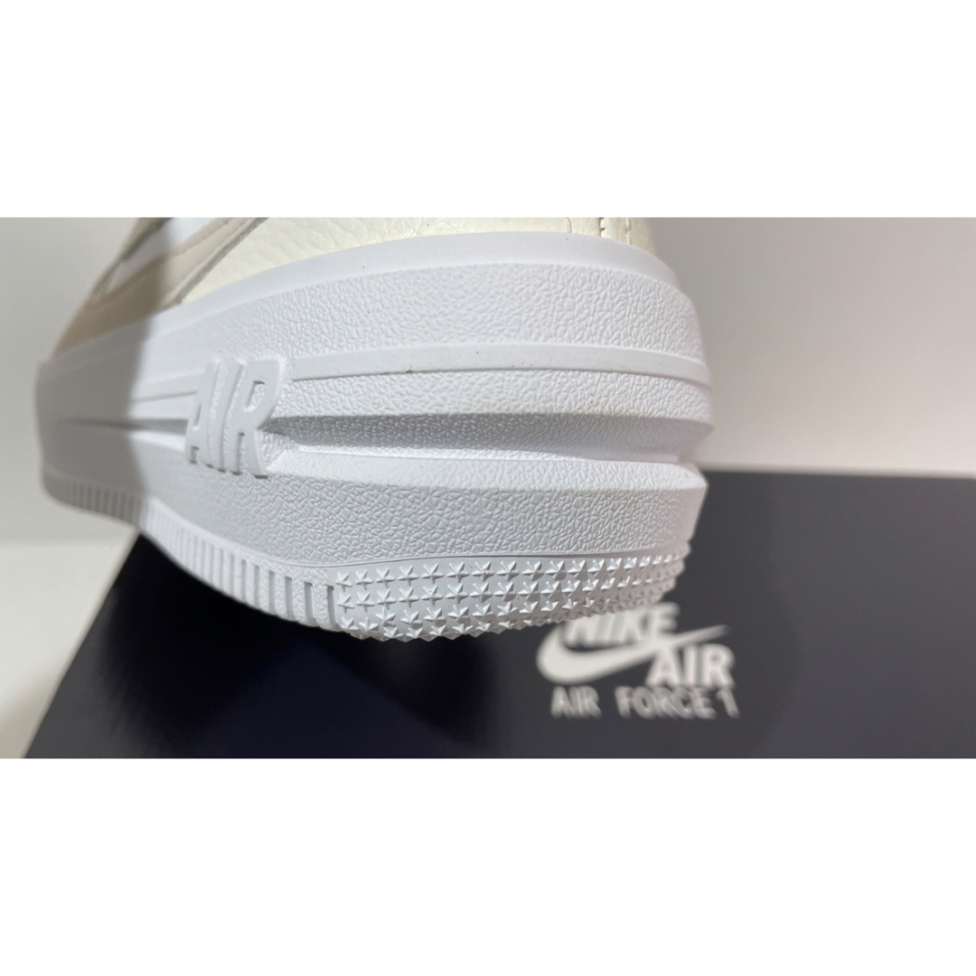 NIKE(ナイキ)の【新品】23.5cmNIKE エアフォース1 プラットフォーム ペールアイボリー レディースの靴/シューズ(スニーカー)の商品写真