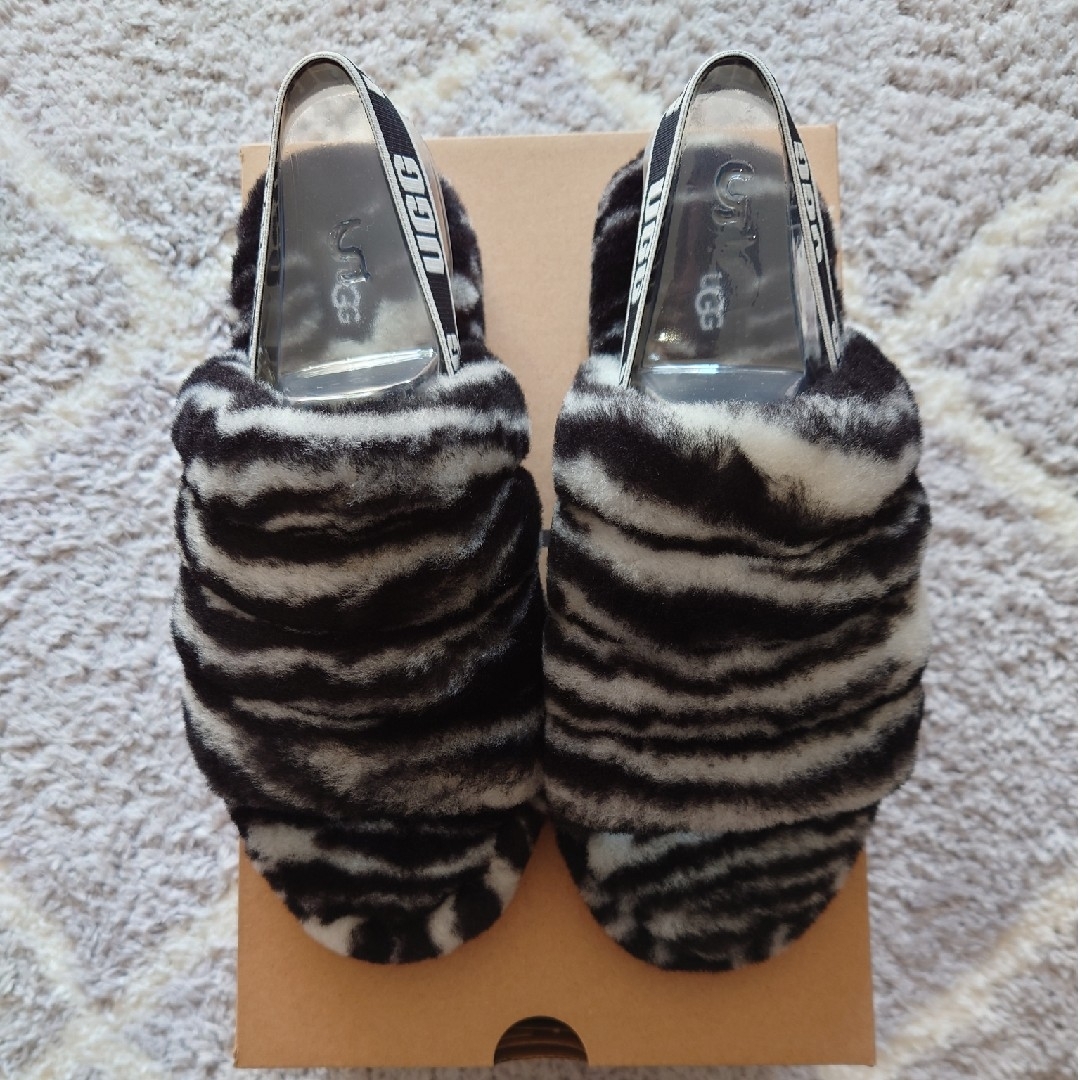 UGG(アグ)の【新品未使用】UGG FLUFF YEAH SLIDE ZEBRA レディースの靴/シューズ(サンダル)の商品写真