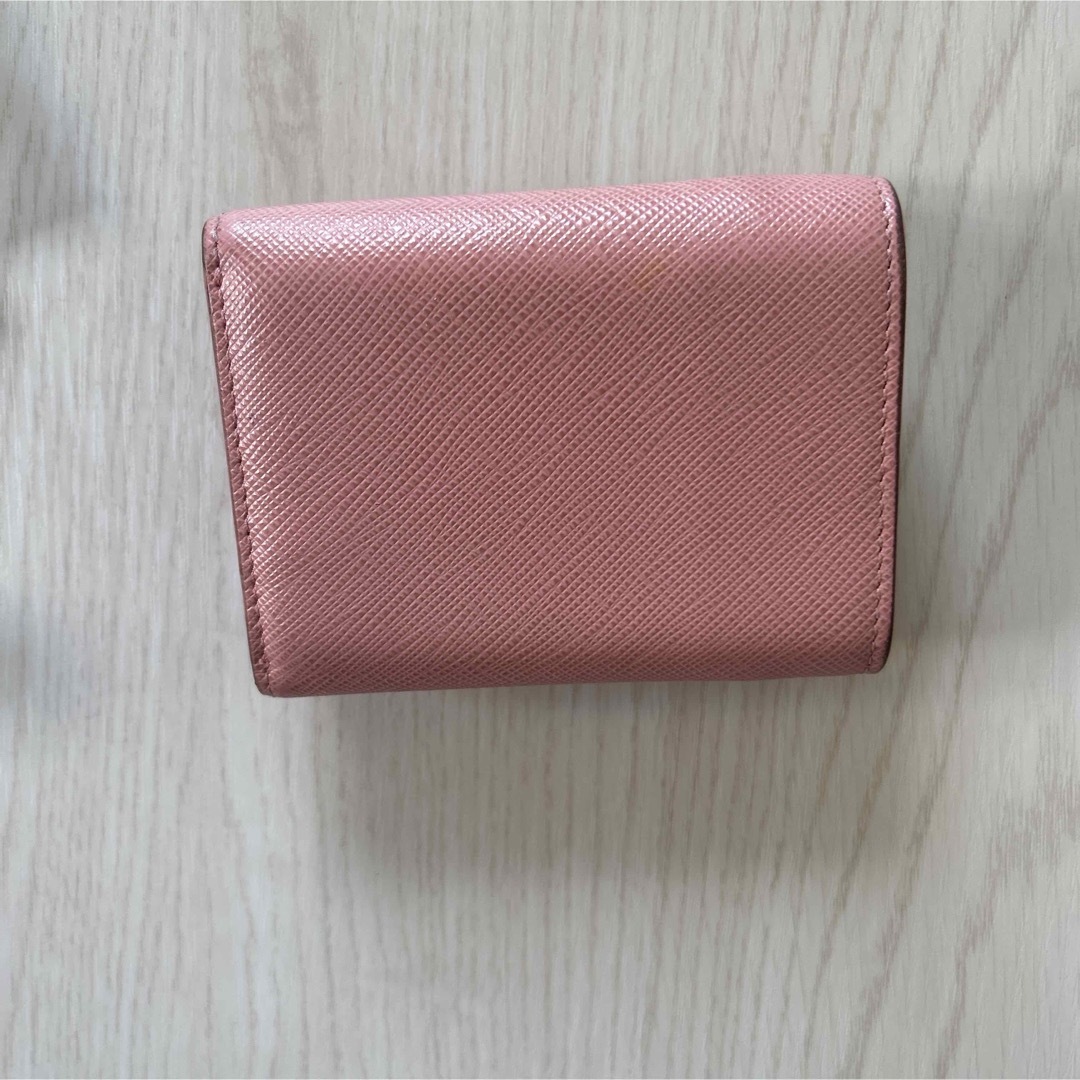 PRADA(プラダ)のPRADA プラダ 三つ折り財布 リボン 希少デザイン サフィアーノ ピンク レディースのファッション小物(財布)の商品写真
