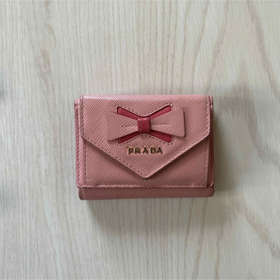 PRADA プラダ 三つ折り財布 リボン 希少デザイン サフィアーノ ピンク-