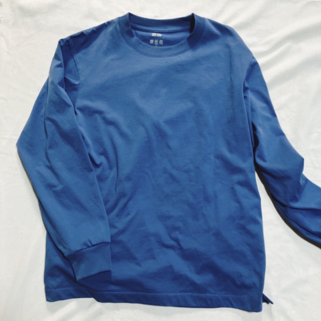 UNIQLO(ユニクロ)のブルー　トップス  レディースのトップス(Tシャツ(長袖/七分))の商品写真