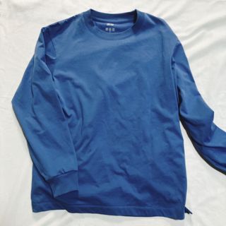 ユニクロ(UNIQLO)のブルー　トップス (Tシャツ(長袖/七分))