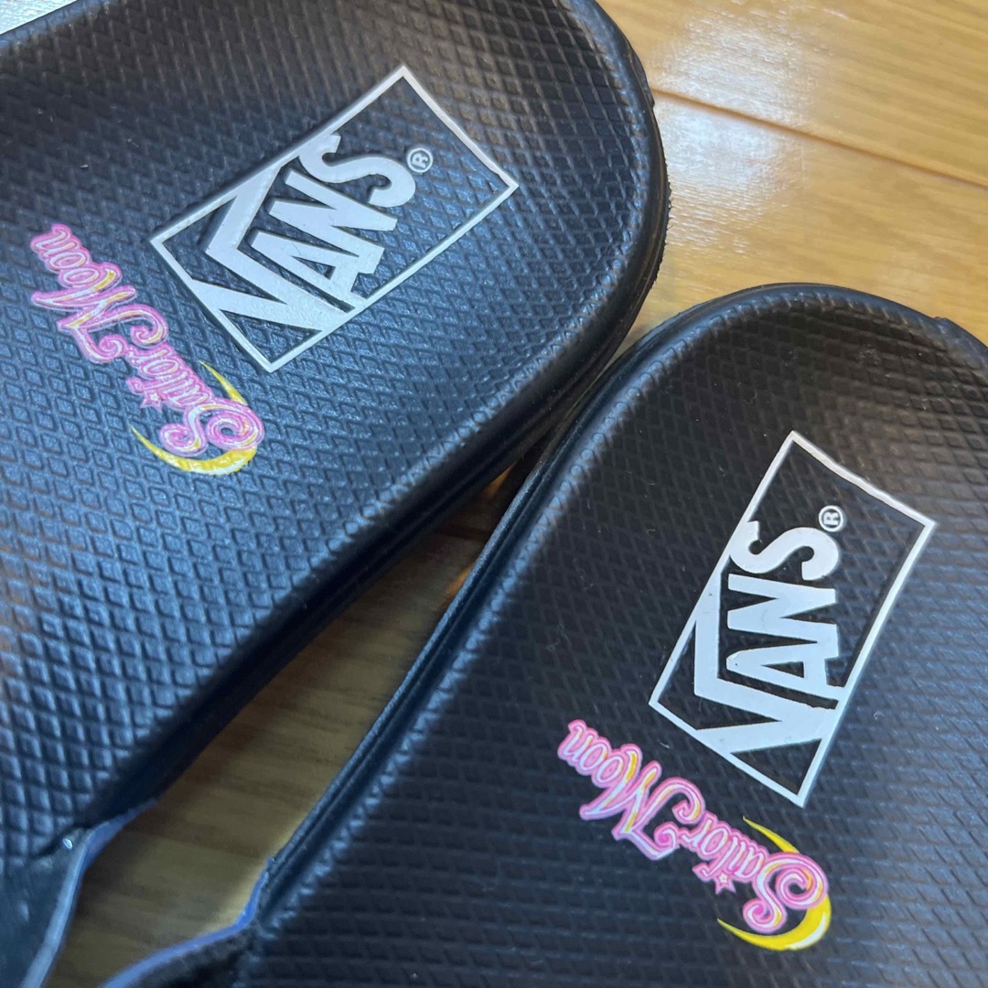 VANS(ヴァンズ)のセーラームーン　vans サンダル キッズ/ベビー/マタニティのキッズ靴/シューズ(15cm~)(サンダル)の商品写真