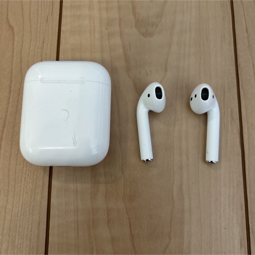 Apple(アップル)の【ジャンク品】Apple AirPods 第2世代 スマホ/家電/カメラのオーディオ機器(ヘッドフォン/イヤフォン)の商品写真