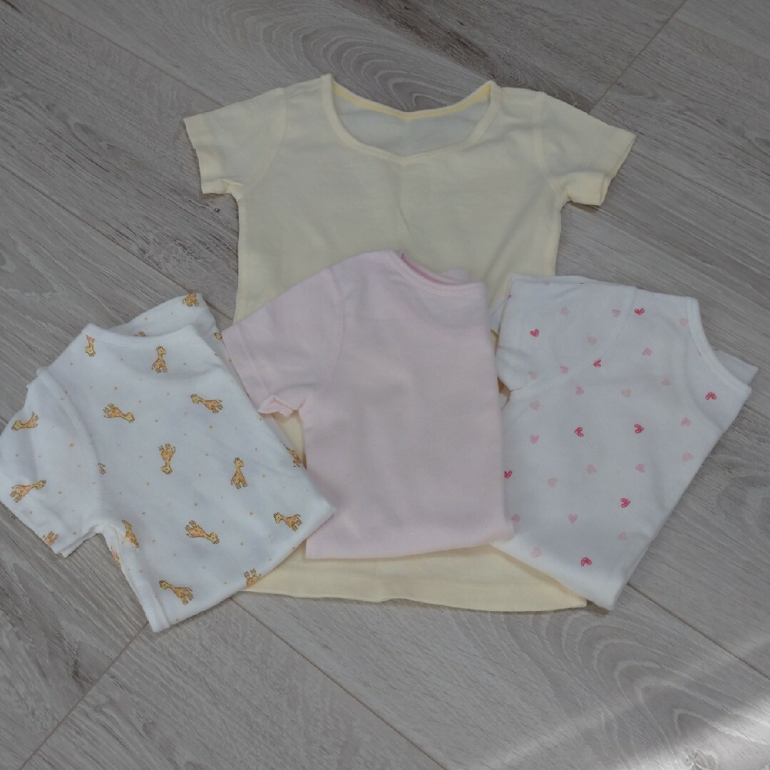 UNIQLO(ユニクロ)のユニクロ インナーT 100センチ 4枚 キッズ/ベビー/マタニティのキッズ服女の子用(90cm~)(下着)の商品写真