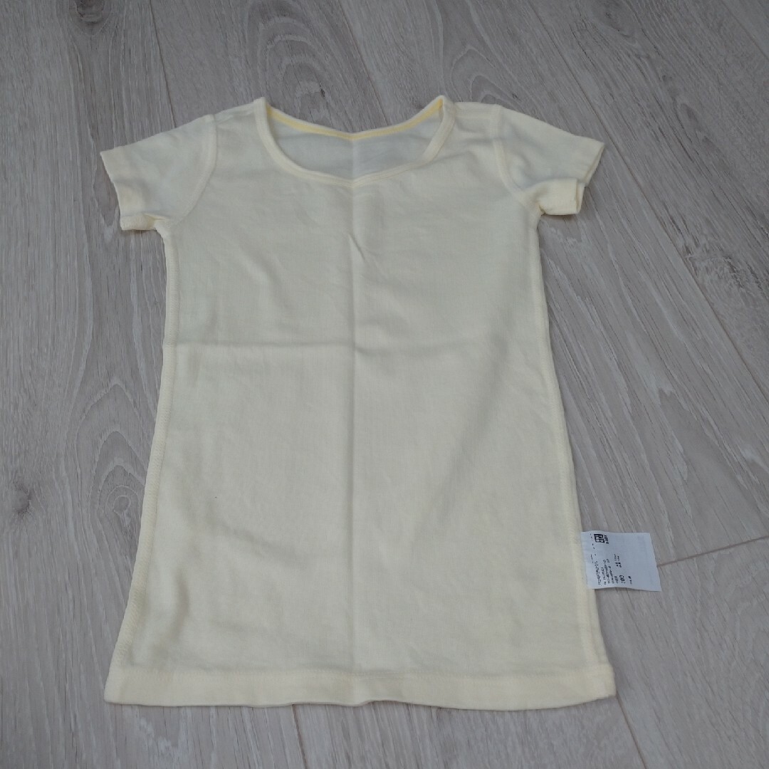 UNIQLO(ユニクロ)のユニクロ インナーT 100センチ 4枚 キッズ/ベビー/マタニティのキッズ服女の子用(90cm~)(下着)の商品写真