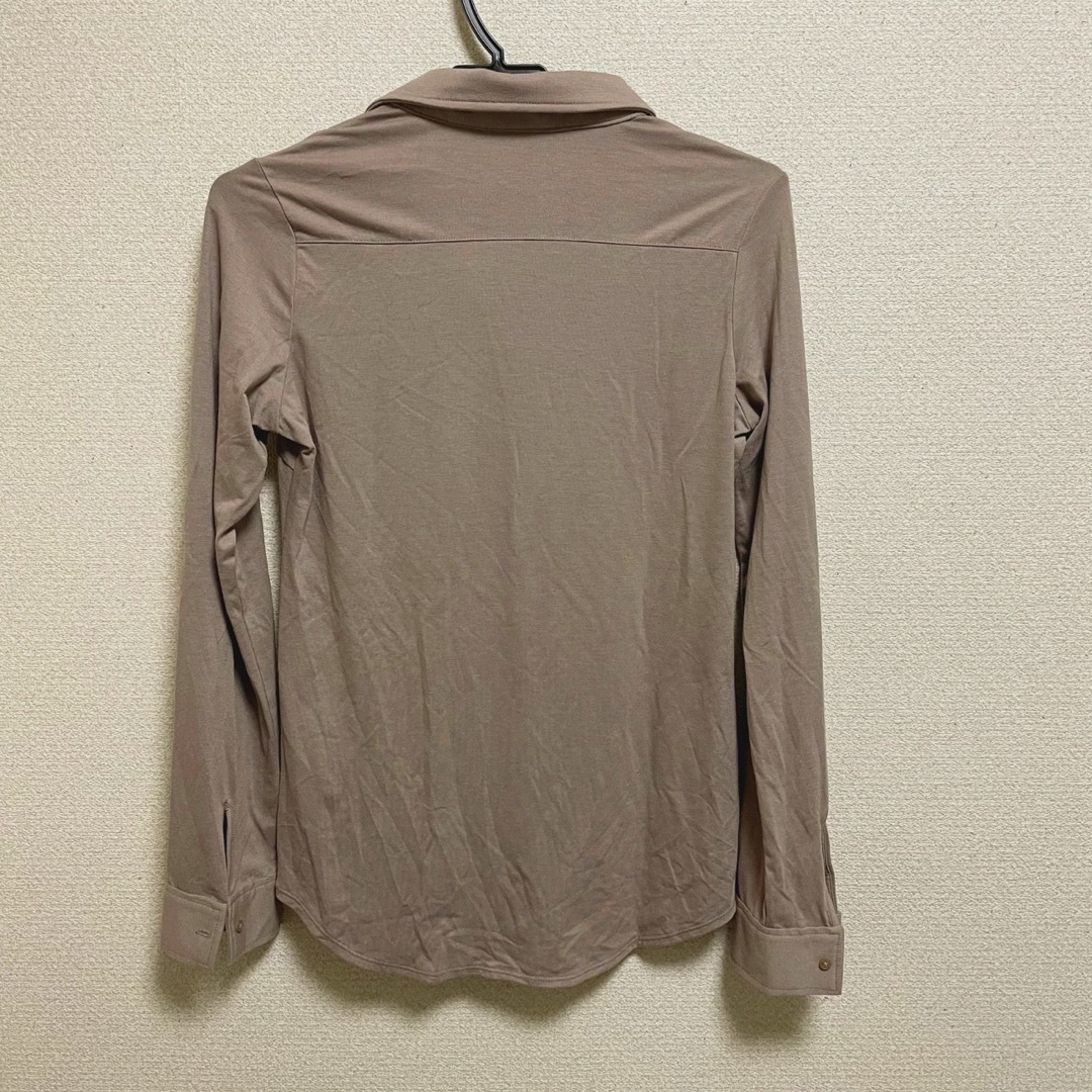 UNIQLO(ユニクロ)のUNIQLO ユニクロ　襟付き　ブラウン　茶色　ロングTシャツ レディースのトップス(Tシャツ(長袖/七分))の商品写真