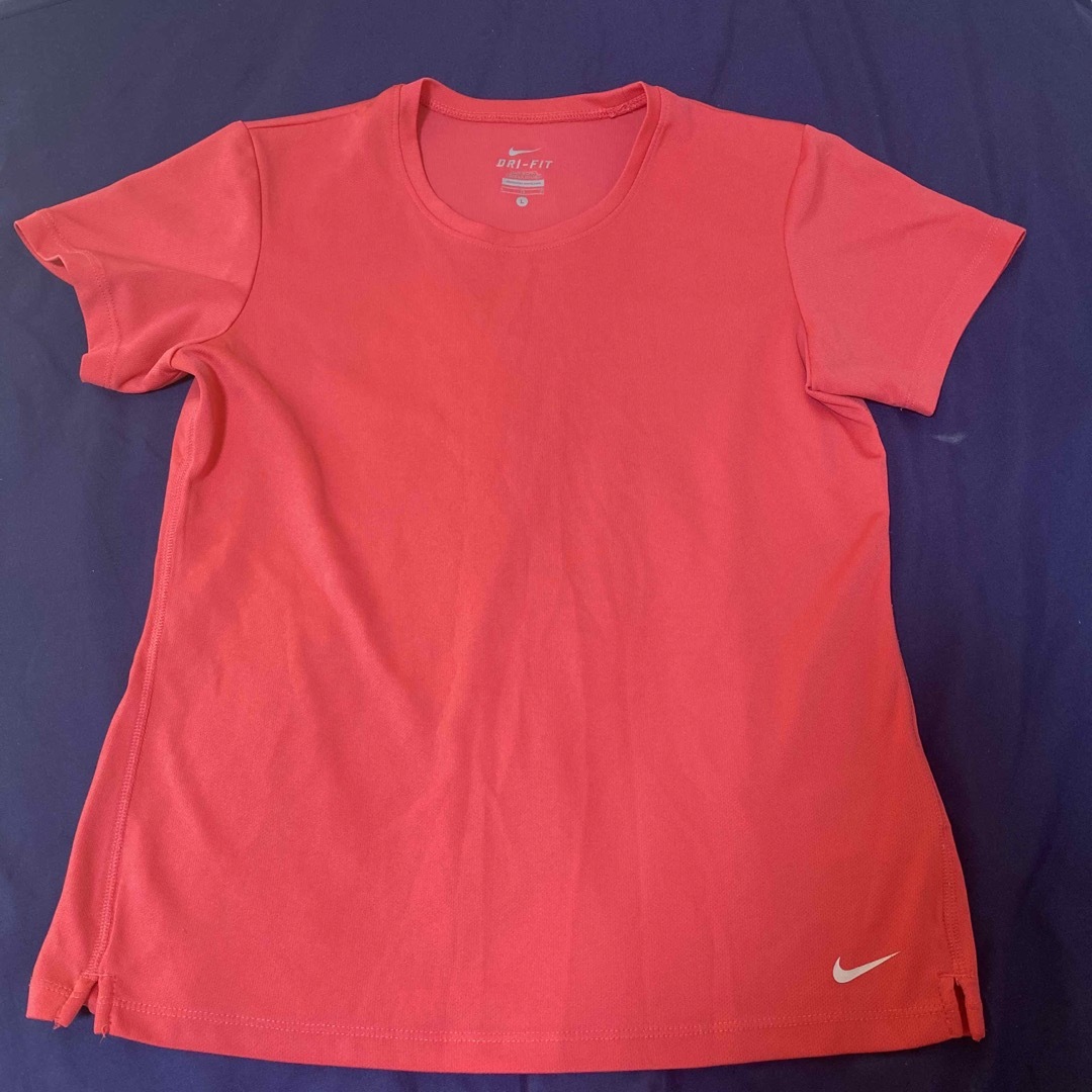 NIKE(ナイキ)のNIKE Ｔシャツ　Ｌ スポーツ/アウトドアのランニング(ウェア)の商品写真