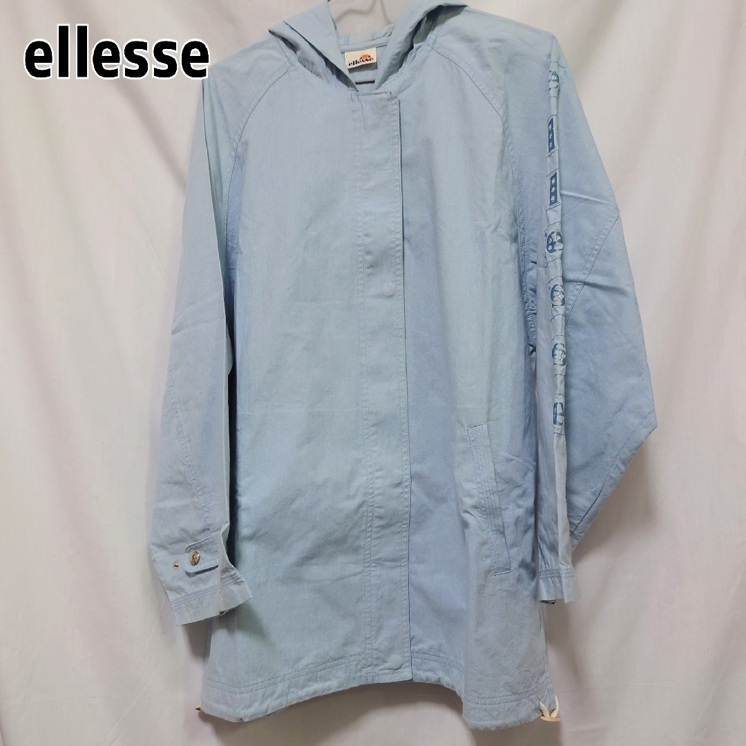 ellesse(エレッセ)のエレッセ ellesse フード刺繍パーカ ブルー ゴールドウィン ジャケット レディースのトップス(パーカー)の商品写真