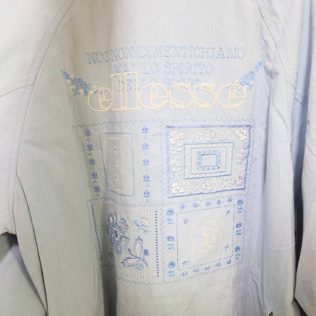 ellesse(エレッセ)のエレッセ ellesse フード刺繍パーカ ブルー ゴールドウィン ジャケット レディースのトップス(パーカー)の商品写真