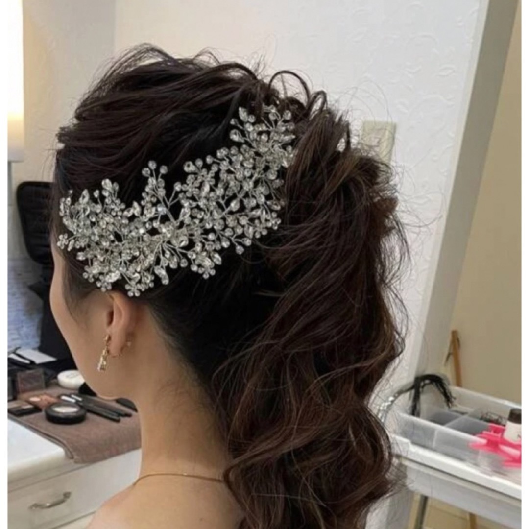 髪飾り　ヘッドドレス　ブライダル　ヘアアクセサリーウェディング　結婚式　ティアラ ハンドメイドのウェディング(ヘッドドレス/ドレス)の商品写真
