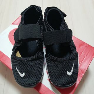 ナイキ(NIKE)の専用です☆ナイキエアリフト キッズ 23.5(サンダル)