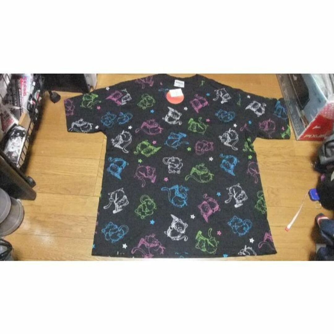 4L 新品 ドラゴンボール カリン様 総柄 Tシャツ 黒 猫 ねこ 仙人 神様 メンズのトップス(Tシャツ/カットソー(半袖/袖なし))の商品写真