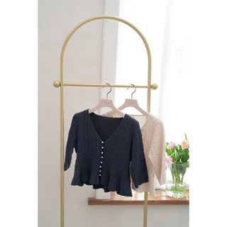 ハーリップトゥ(Her lip to)のHerlipto Cropped Pearl Cardigan(カーディガン)