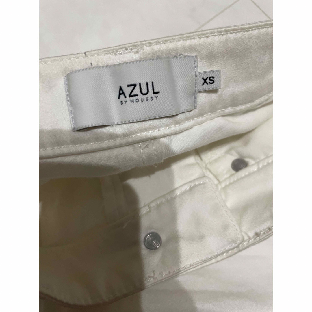 AZUL by moussy(アズールバイマウジー)のホワイトスキニーパンツ xs レディースのパンツ(スキニーパンツ)の商品写真