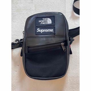 ステッカー付き Supreme ショルダーバッグ The North Face