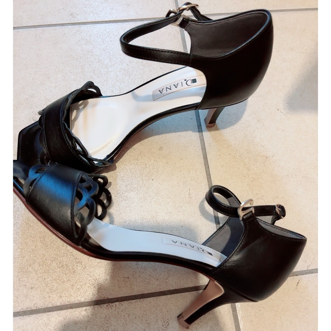 DIANA(ダイアナ)のストラップ付きオープントゥパンプス レディースの靴/シューズ(ハイヒール/パンプス)の商品写真