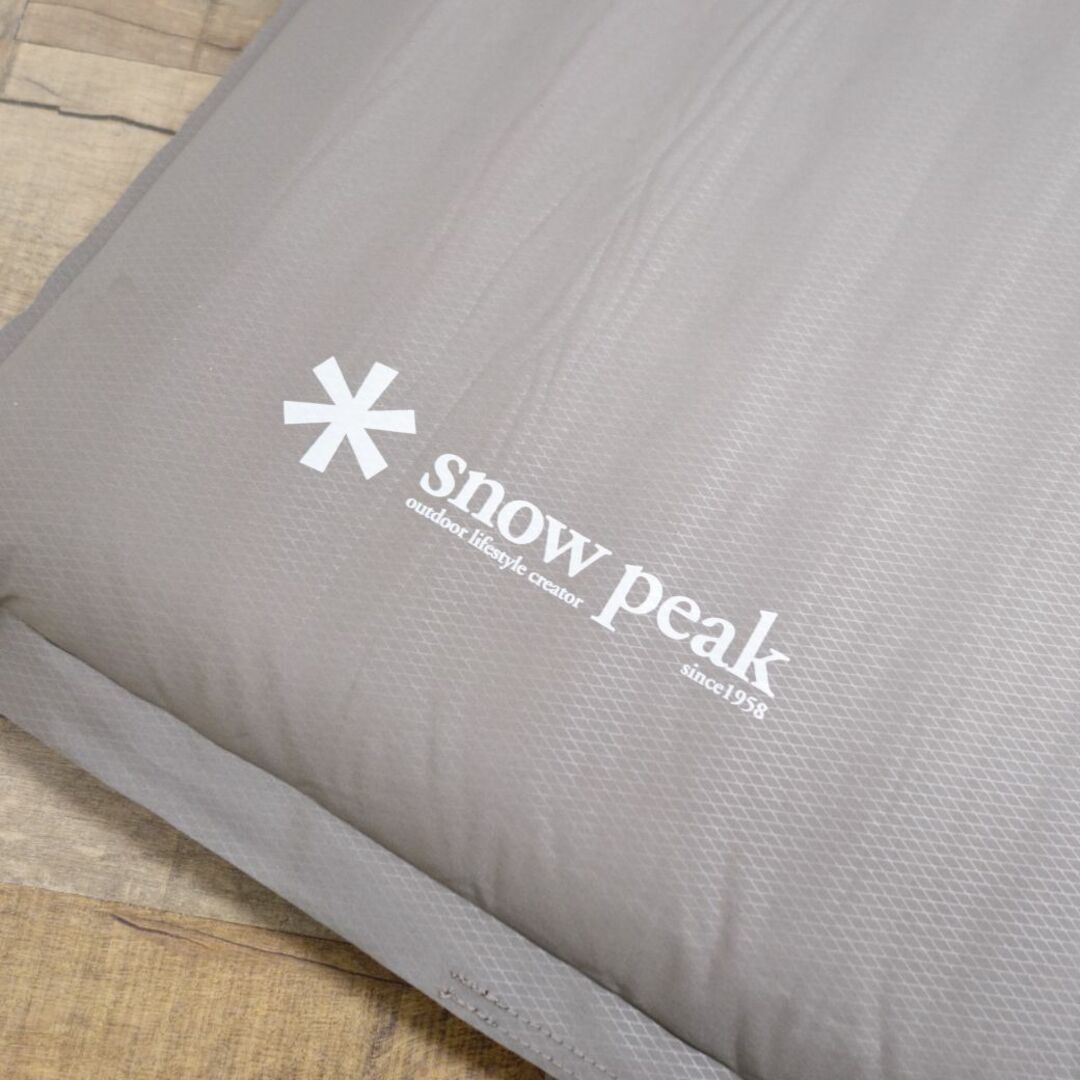 Snow Peak(スノーピーク)の美品 スノーピーク snowpeak キャンピングマット２.5W TM-193 インフレータブル マット 寝具 キャンプ アウトドア スポーツ/アウトドアのアウトドア(寝袋/寝具)の商品写真