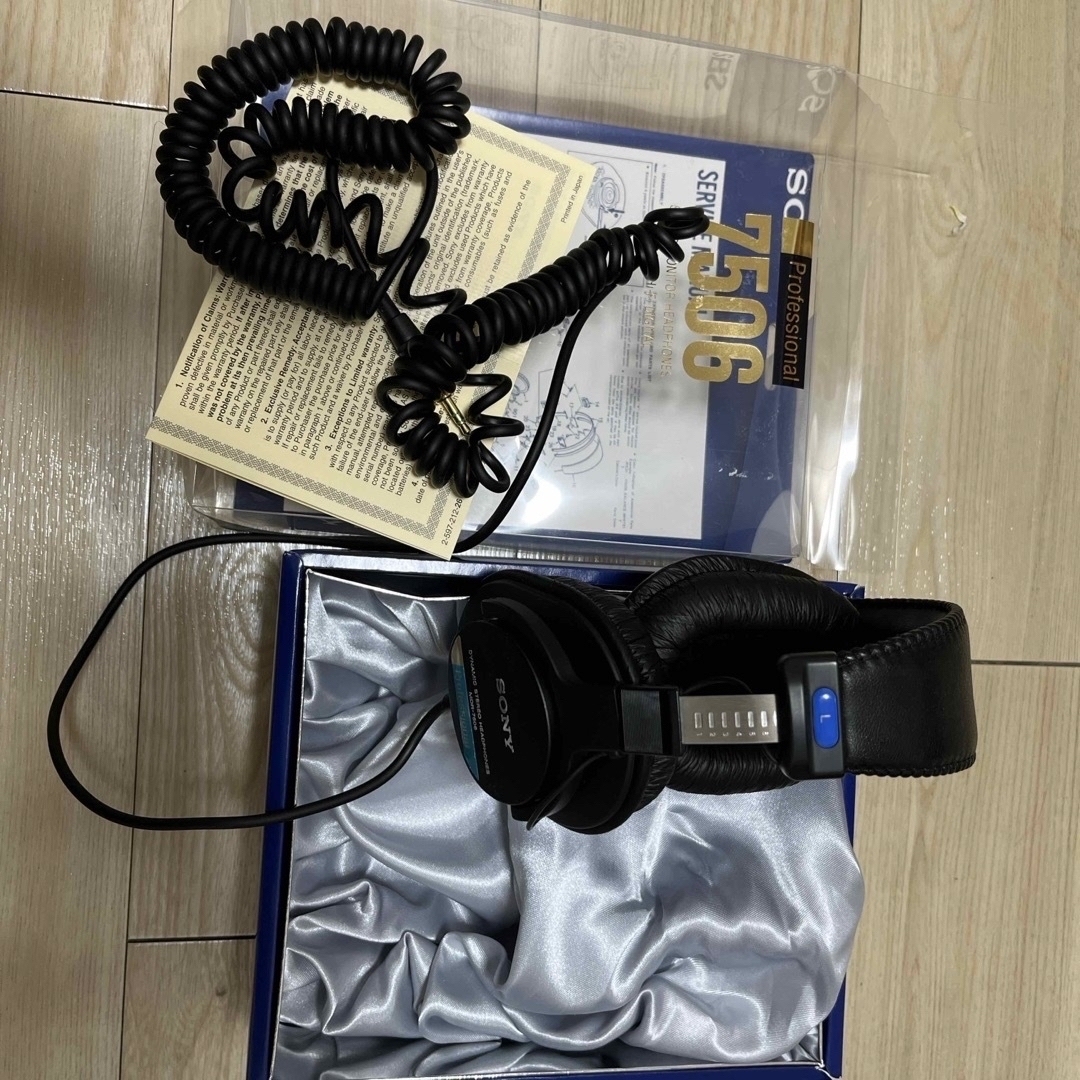 SONY(ソニー)のSONY MDR-7506 スマホ/家電/カメラのオーディオ機器(ヘッドフォン/イヤフォン)の商品写真