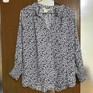 エイチアンドエム(H&M)のH&M 花柄トップス(シャツ/ブラウス(長袖/七分))