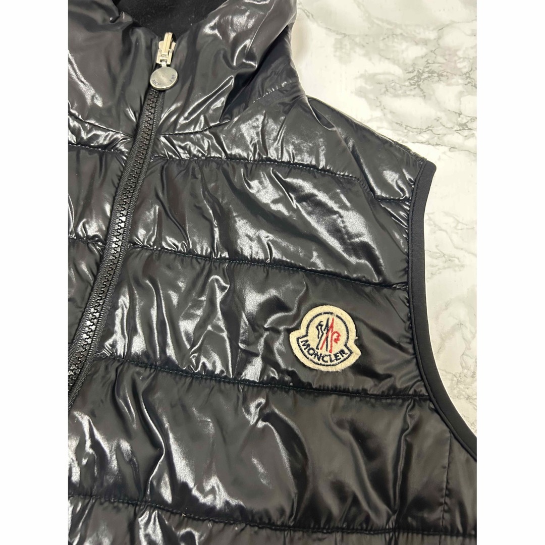 MONCLER(モンクレール)のモンクレール　MONCLER ダウンベスト　リバーシブル レディースのジャケット/アウター(ダウンベスト)の商品写真