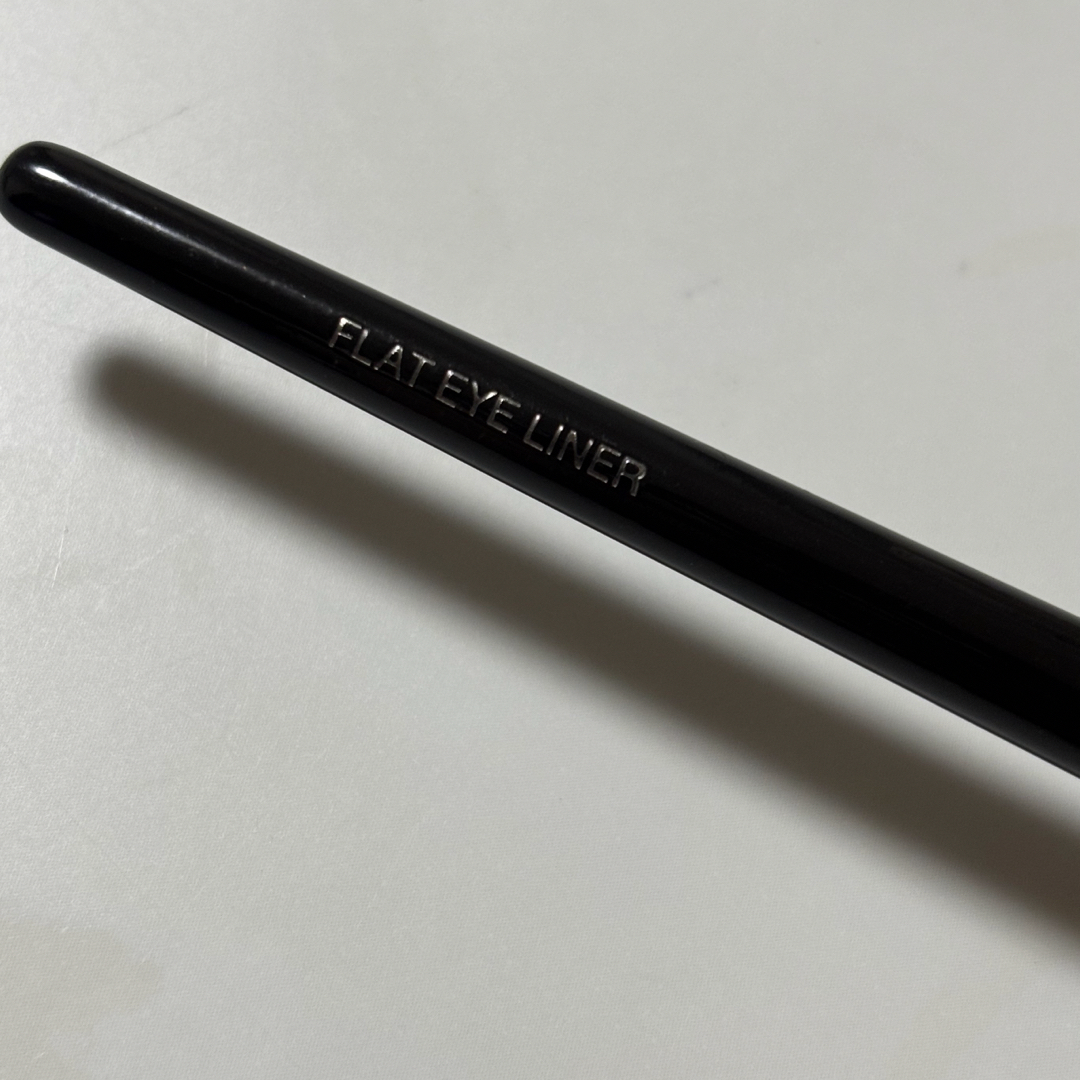 laura mercier(ローラメルシエ)のローラメルシエ　メイクブラシ (FRATO EYE LINER コスメ/美容のメイク道具/ケアグッズ(ブラシ・チップ)の商品写真