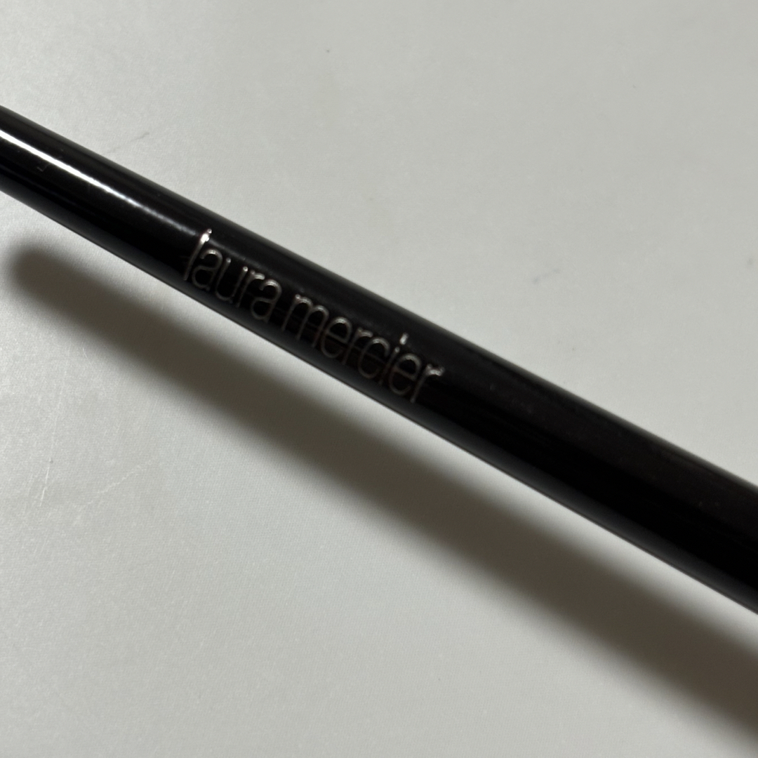 laura mercier(ローラメルシエ)のローラメルシエ　メイクブラシ (FRATO EYE LINER コスメ/美容のメイク道具/ケアグッズ(ブラシ・チップ)の商品写真