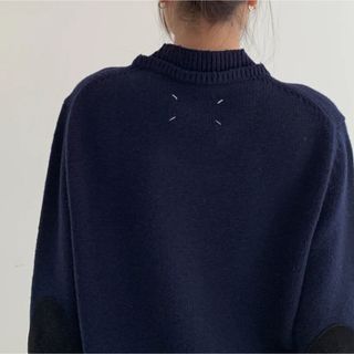 マルタンマルジェラ(Maison Martin Margiela)のマルジェラ ダメージ加工 エルボーパッチニット ネイビー メゾン(ニット/セーター)