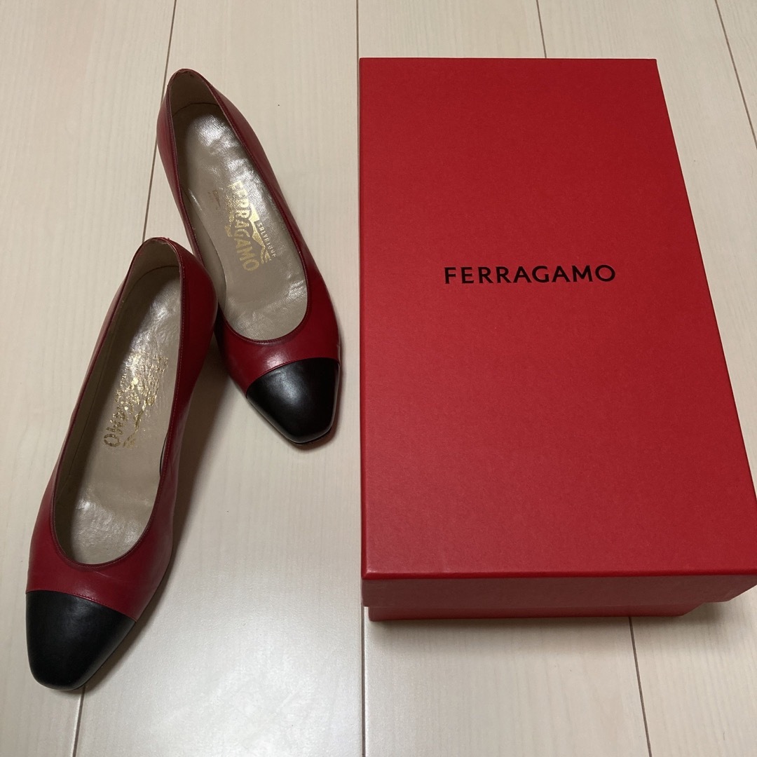 12300円 新ロゴ FERRAGAMO u0026 パンプス 靴箱 tennisteacher.co.uk