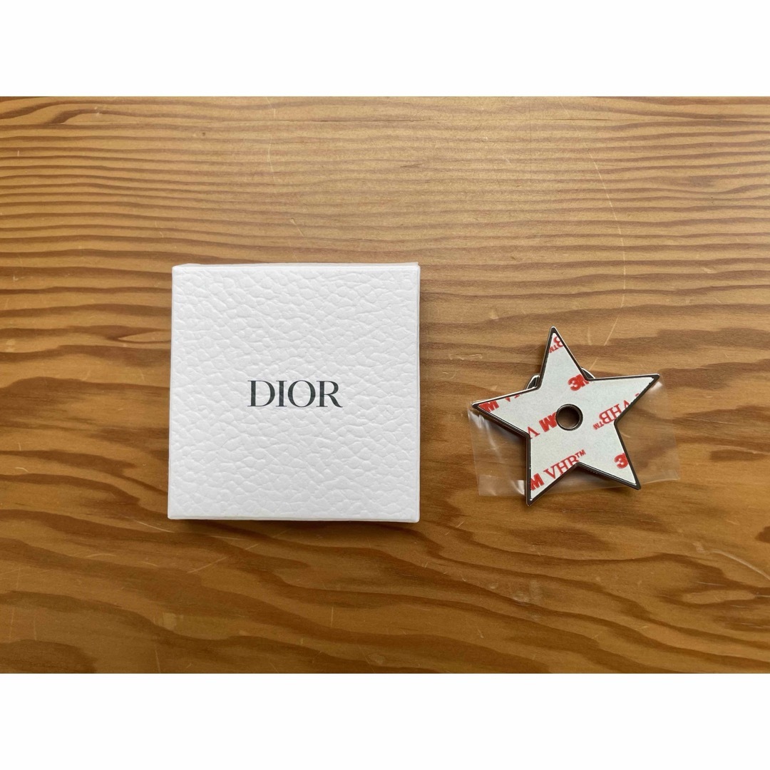 Christian Dior(クリスチャンディオール)のDior  スマホリング スマホ/家電/カメラのスマホアクセサリー(その他)の商品写真