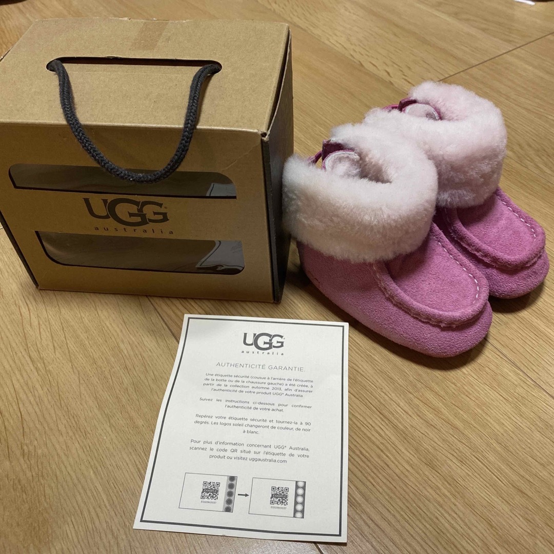 UGG(アグ)のUGG アグ　ベビーシューズ　ムートンブーツ　 キッズ/ベビー/マタニティのベビー靴/シューズ(~14cm)(ブーツ)の商品写真