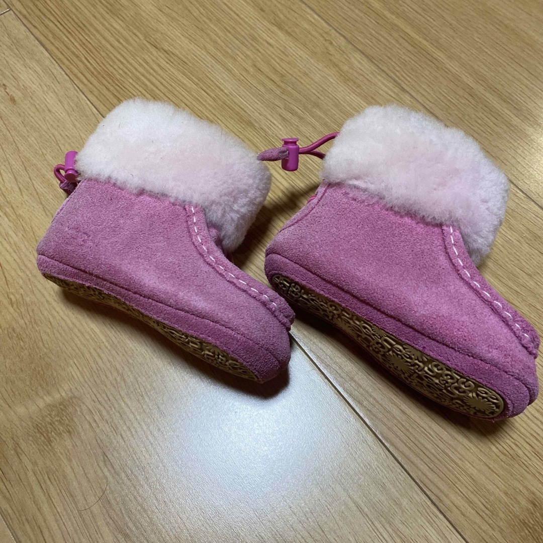 UGG(アグ)のUGG アグ　ベビーシューズ　ムートンブーツ　 キッズ/ベビー/マタニティのベビー靴/シューズ(~14cm)(ブーツ)の商品写真