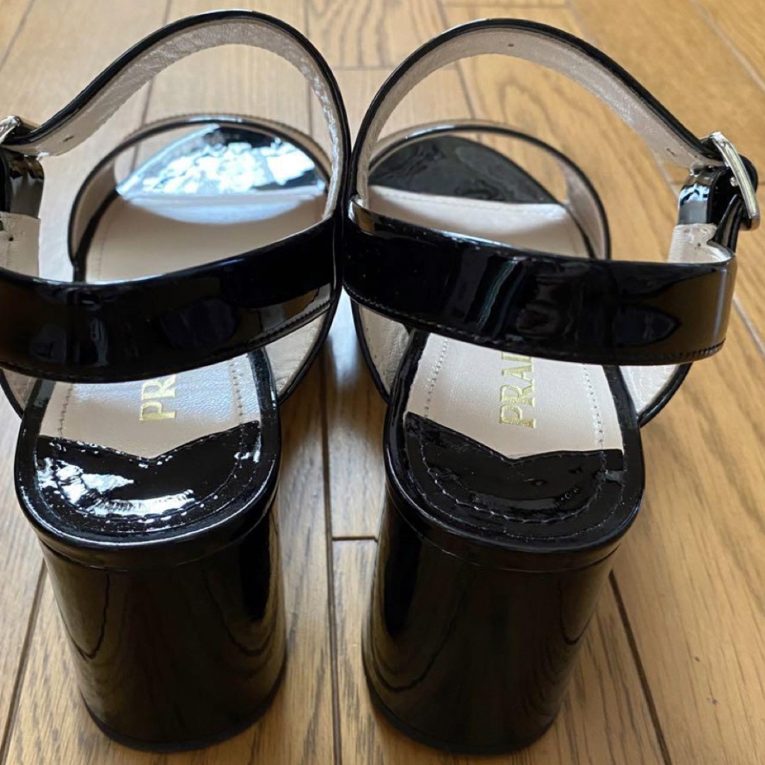 PRADA(プラダ)のプラダ新品未使用シンプル定番サンダル37新春セール レディースの靴/シューズ(サンダル)の商品写真