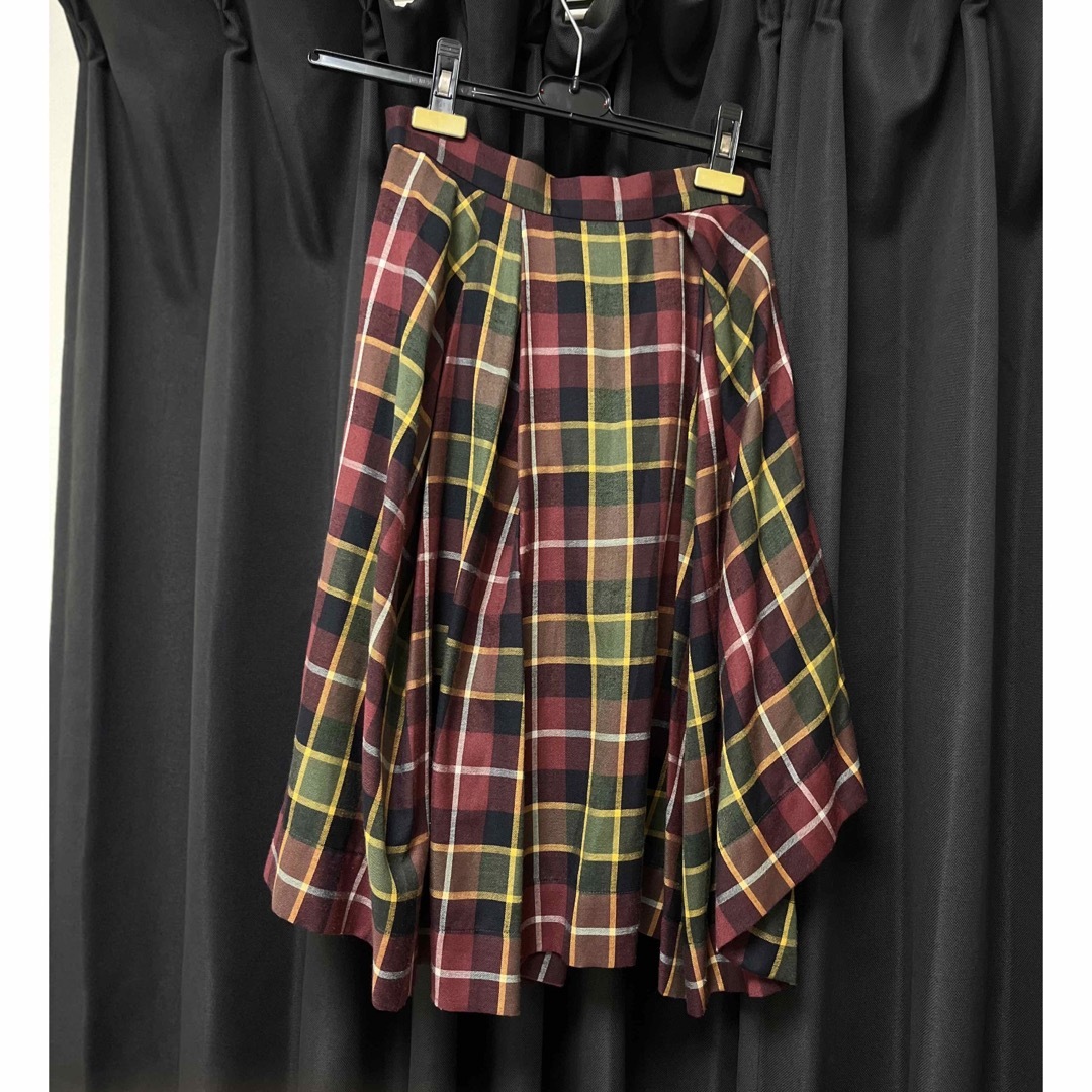Vivienne Westwood(ヴィヴィアンウエストウッド)のviviennewestwoodアシンメトリーチェックスカートヴィヴィアン  レディースのスカート(ひざ丈スカート)の商品写真