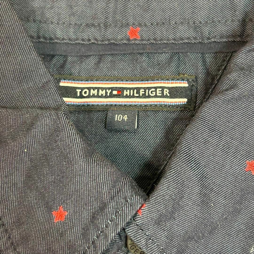 TOMMY HILFIGER(トミーヒルフィガー)の美品✨【TOMMY】ワンポイントロゴシャツ　星柄　キッズ　ネイビー　104 キッズ/ベビー/マタニティのキッズ服男の子用(90cm~)(ブラウス)の商品写真