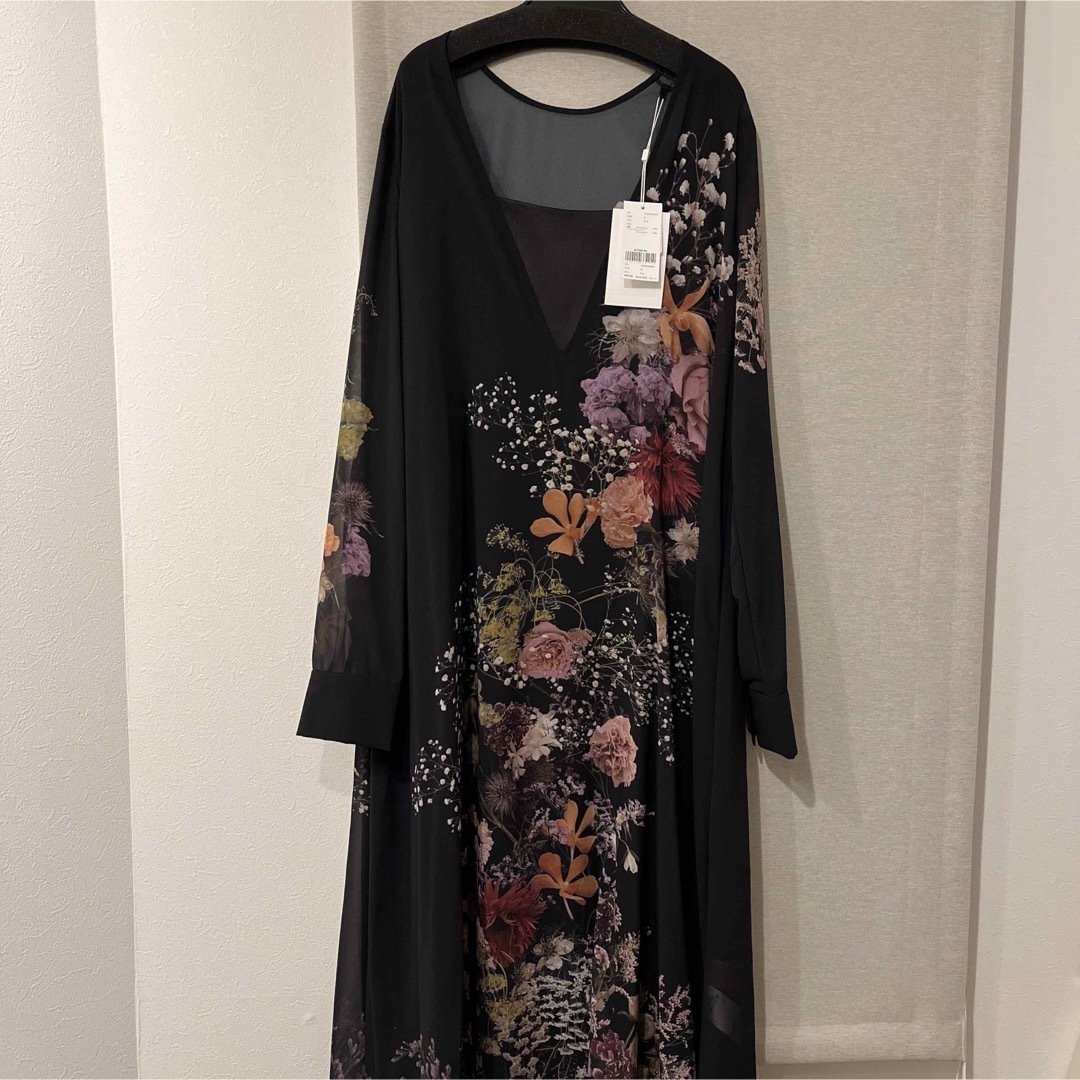 Ameri VINTAGE(アメリヴィンテージ)のAmeri  UND 2WAY DARIA V NECK DRESS レディースのワンピース(ロングワンピース/マキシワンピース)の商品写真