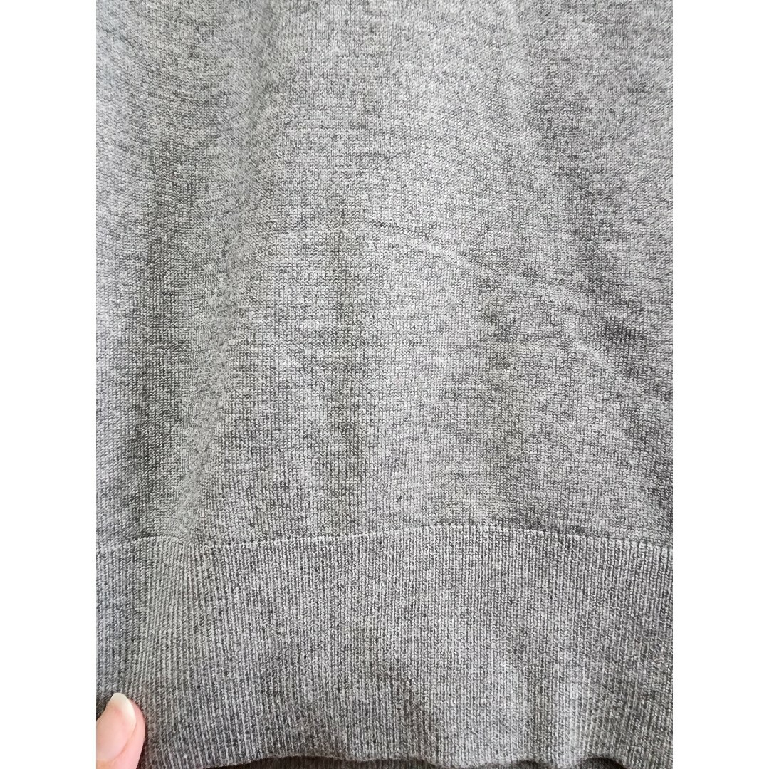 GU(ジーユー)の新品 GU トップス Vネック セーター オーバーサイズ グレー 半袖 XL レディースのトップス(カットソー(半袖/袖なし))の商品写真