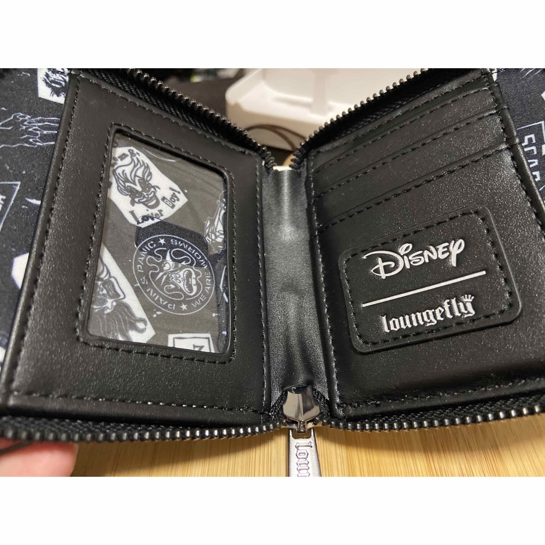 Disney(ディズニー)の【Loungefly】ディズニーヴィランズ カードケース レディースのファッション小物(名刺入れ/定期入れ)の商品写真