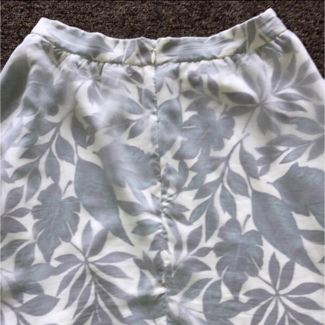 EMODA(エモダ)の週末限定価格　エモダ　花柄スカート　チュールスカート レディースのスカート(ひざ丈スカート)の商品写真