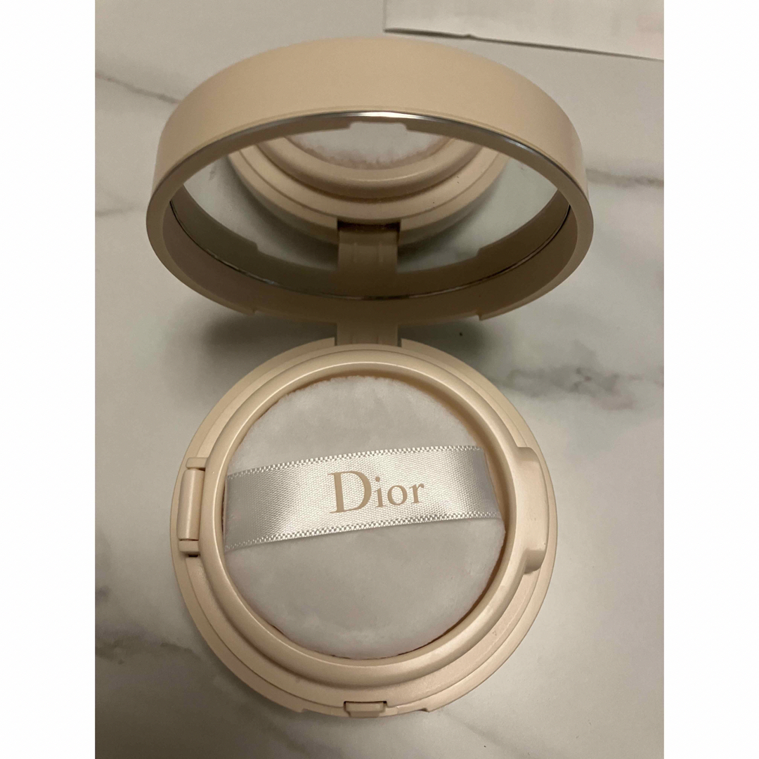 Dior(ディオール)のDIOR☆ディオール スキンフォーエヴァークッションパウダー☆ラベンダー コスメ/美容のベースメイク/化粧品(フェイスパウダー)の商品写真