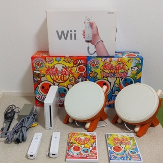 ニンテンドウ(任天堂)の【セット販売】Wii本体、太鼓の達人ソフト２個、太鼓とバチ２個(家庭用ゲーム機本体)