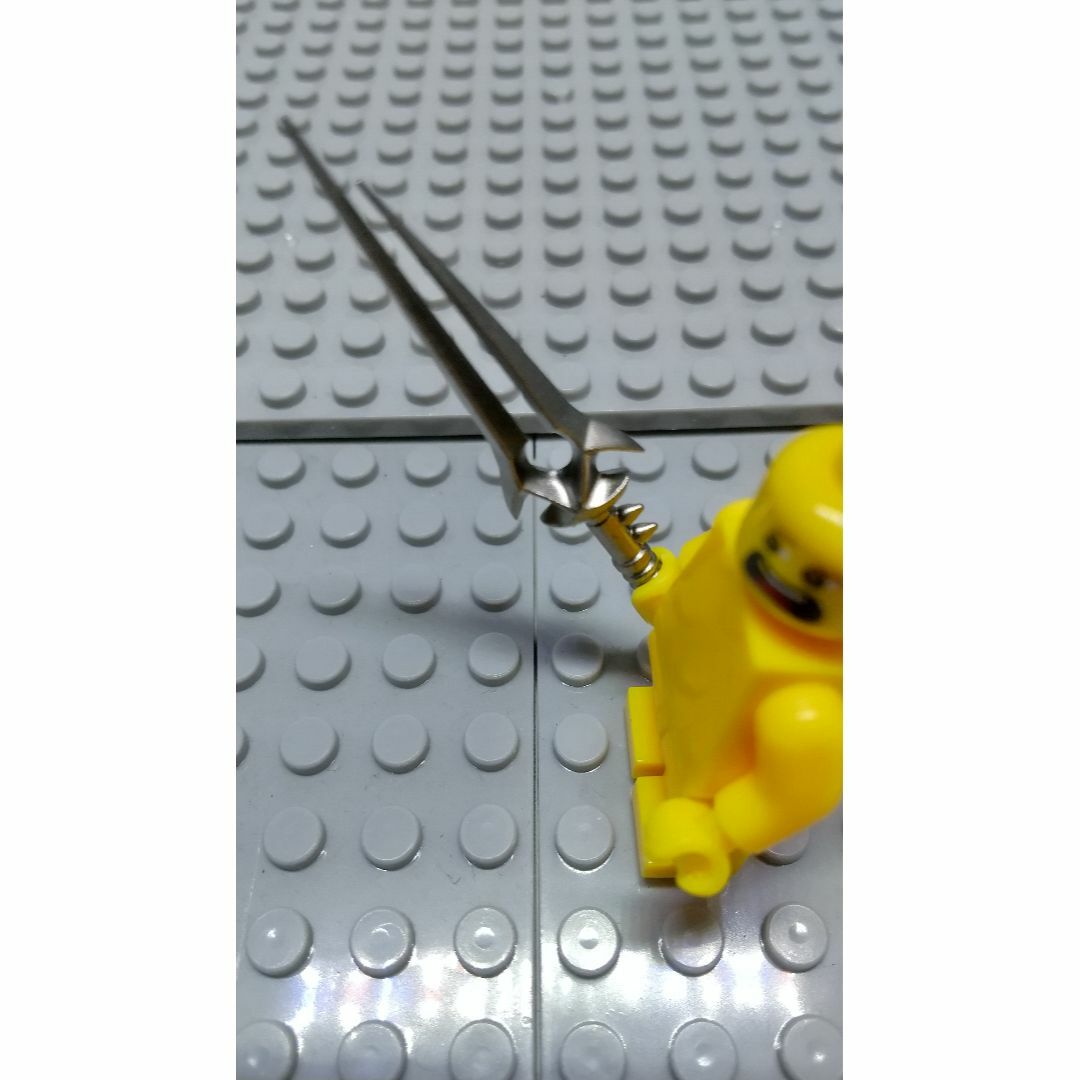 片手剣　グレー　LEGO互換　レゴ武器　天逆鉾　雷電の剣　モンハン　ケラウノス エンタメ/ホビーのフィギュア(SF/ファンタジー/ホラー)の商品写真