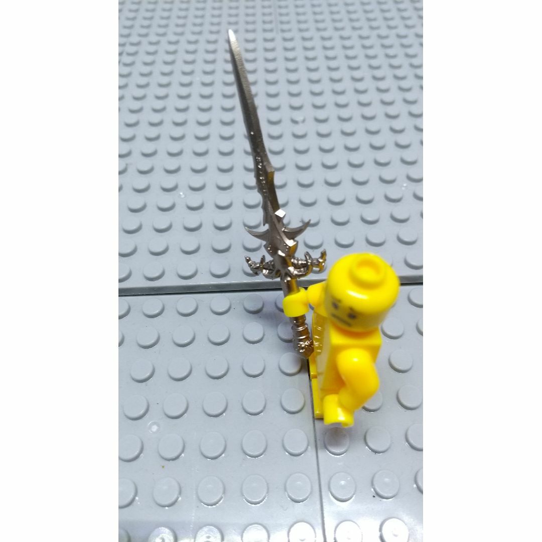 両手剣　グレー　LEGO互換　レゴ武器　エクスカリバー　モンハン　インテリア エンタメ/ホビーのフィギュア(SF/ファンタジー/ホラー)の商品写真